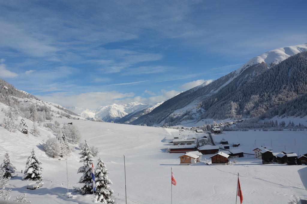 โฮเทล เรสเตอรองท์ วัลลีเซอร์ ซอนเนอ Hotel Reckingen ภายนอก รูปภาพ