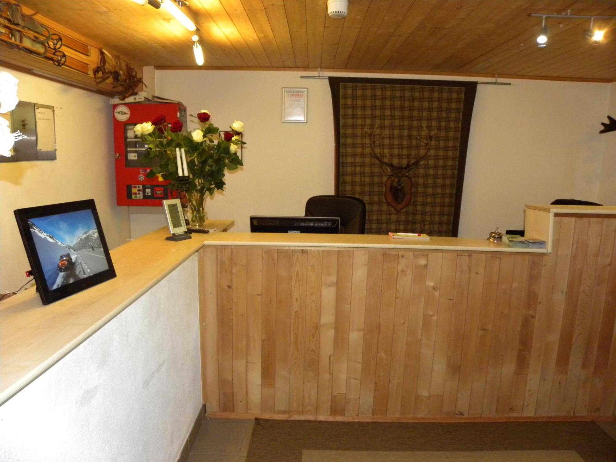 โฮเทล เรสเตอรองท์ วัลลีเซอร์ ซอนเนอ Hotel Reckingen ภายนอก รูปภาพ