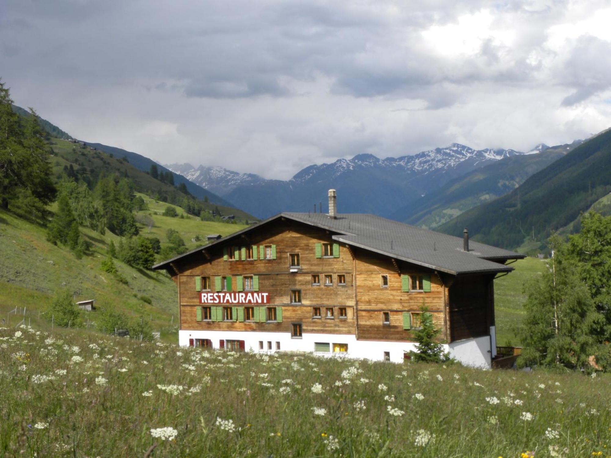 โฮเทล เรสเตอรองท์ วัลลีเซอร์ ซอนเนอ Hotel Reckingen ภายนอก รูปภาพ