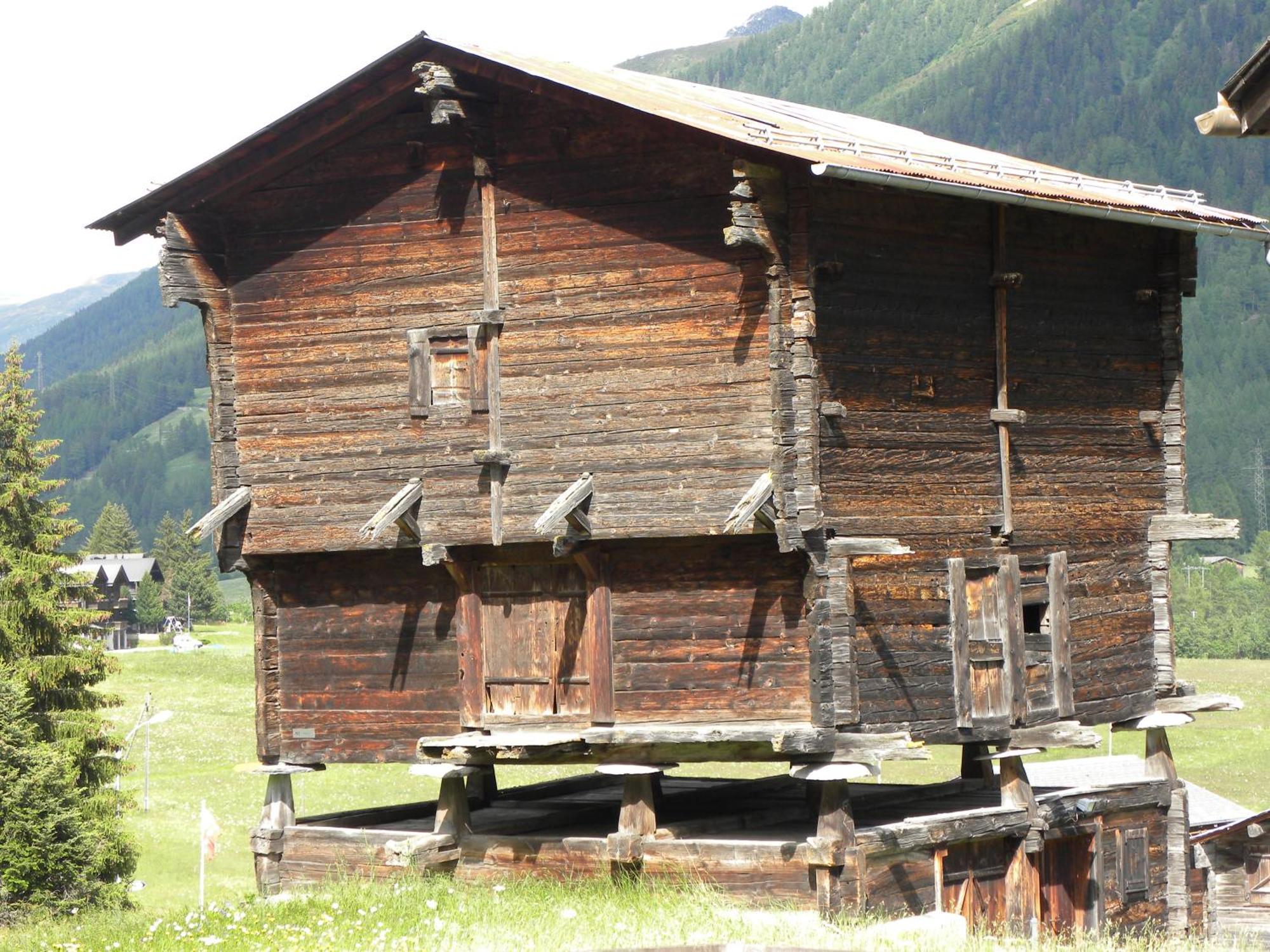 โฮเทล เรสเตอรองท์ วัลลีเซอร์ ซอนเนอ Hotel Reckingen ภายนอก รูปภาพ