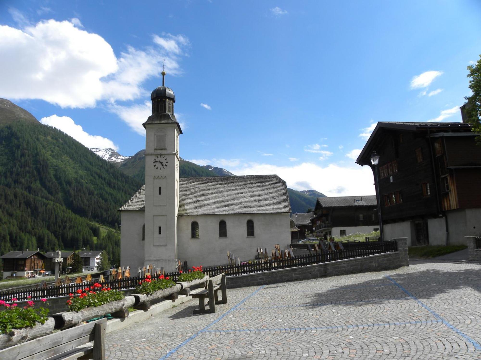 โฮเทล เรสเตอรองท์ วัลลีเซอร์ ซอนเนอ Hotel Reckingen ภายนอก รูปภาพ