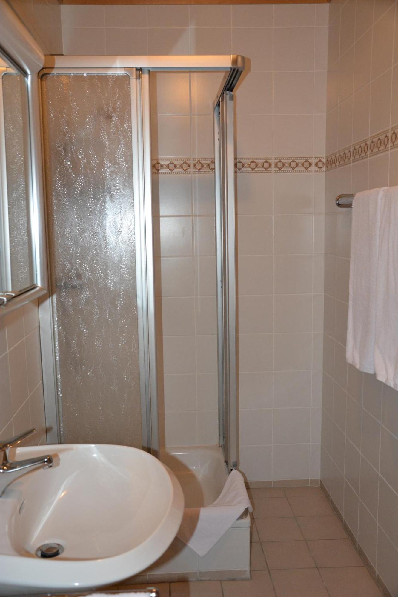 โฮเทล เรสเตอรองท์ วัลลีเซอร์ ซอนเนอ Hotel Reckingen ห้อง รูปภาพ