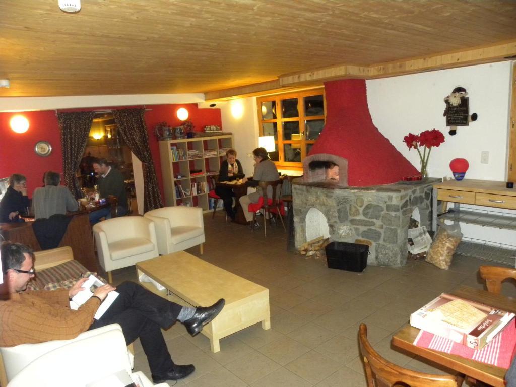 โฮเทล เรสเตอรองท์ วัลลีเซอร์ ซอนเนอ Hotel Reckingen ภายนอก รูปภาพ