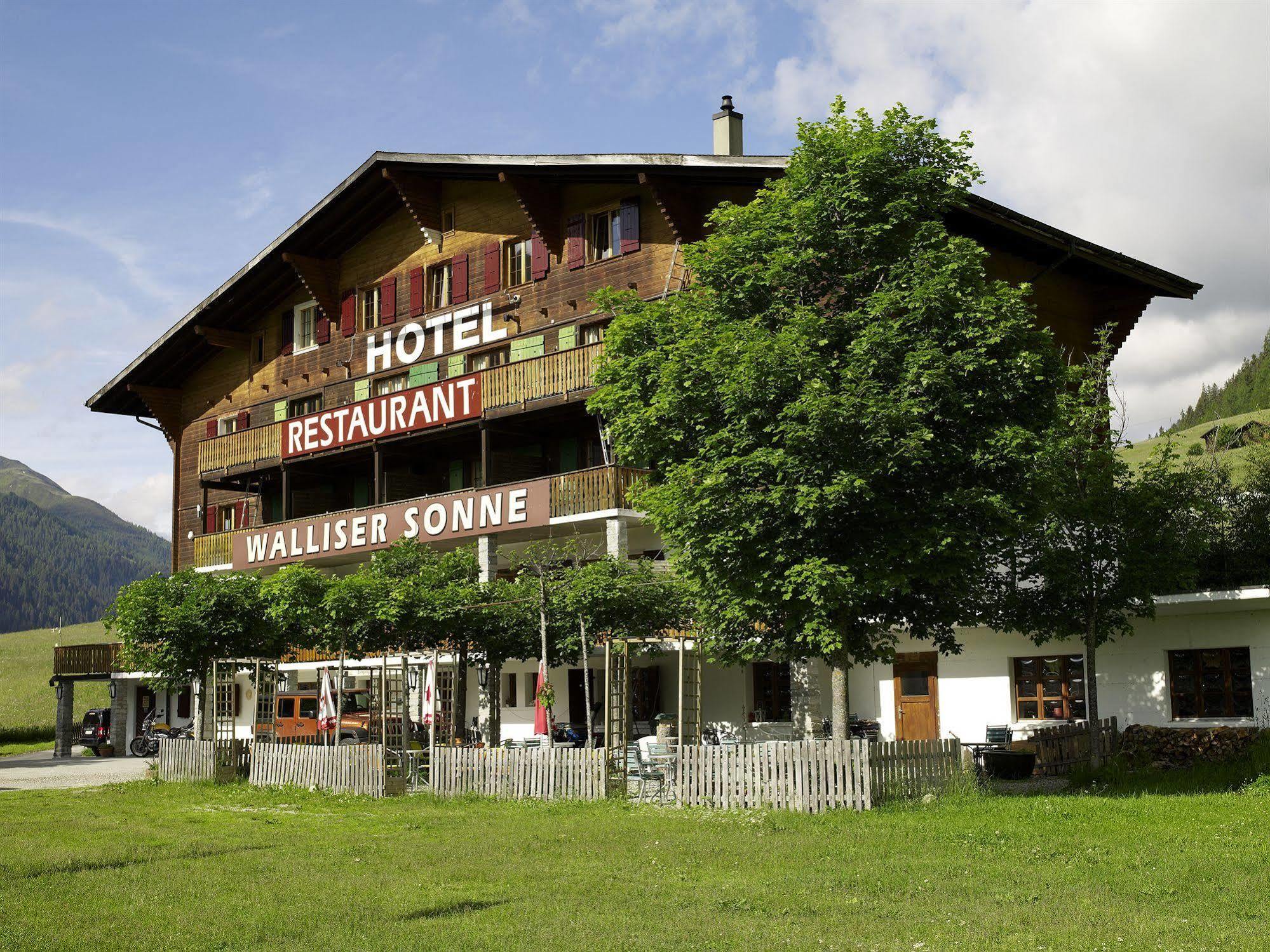 โฮเทล เรสเตอรองท์ วัลลีเซอร์ ซอนเนอ Hotel Reckingen ภายนอก รูปภาพ